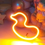 Çocuk Odası İçin Masaüstü Küçük Ördek Şeklinde Neon Led Işıklı Tablo 18 x 16 cm