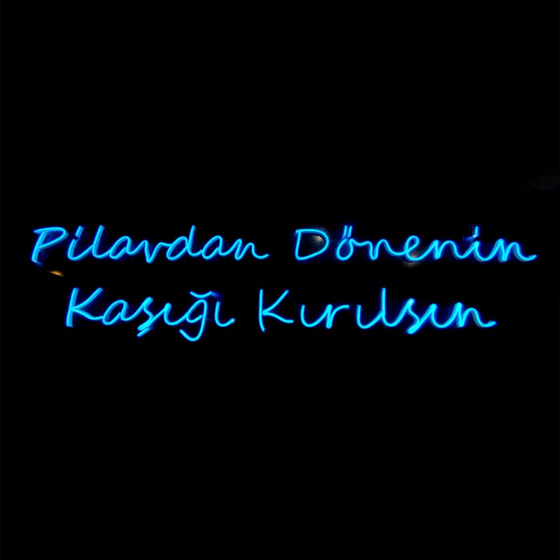 Pilavdan Dönenin Kaşığı Kırılsın Yazılı Neon Led Işıklı Tablo