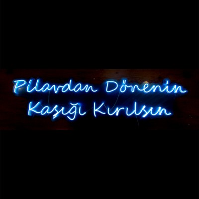 Pilavdan Dönenin Kaşığı Kırılsın Yazılı Neon Led Işıklı Tablo